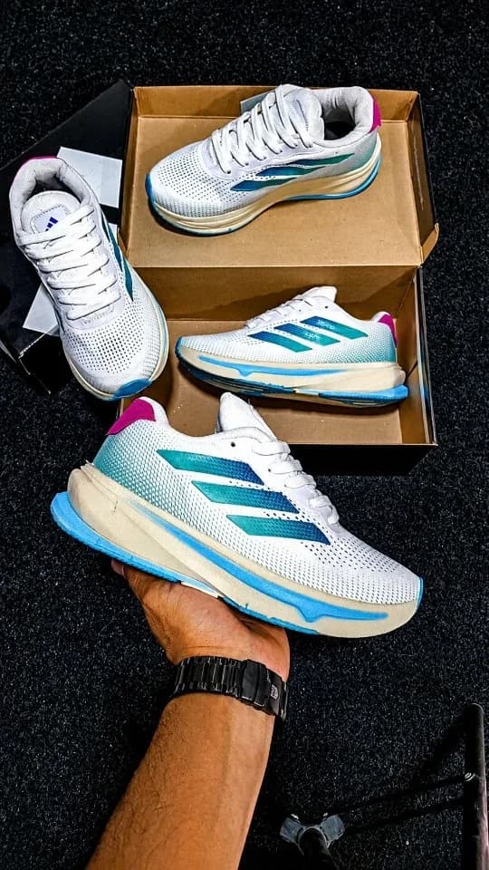 Adidas Supernova branco e azul, ângulo 1 de 2