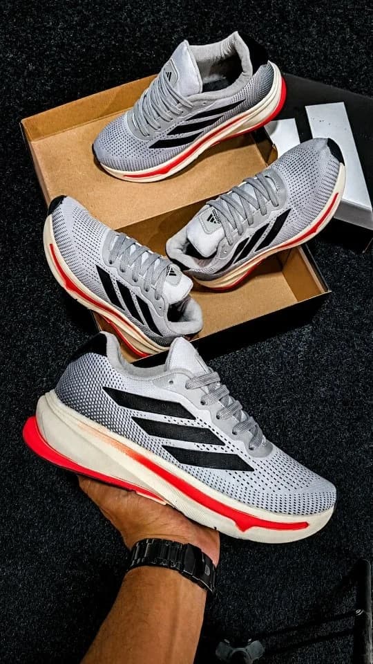 Adidas Supernova cinza e vermelho