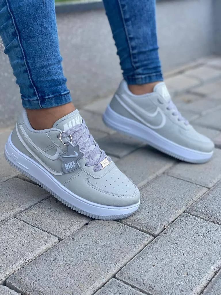 Nike Cheirinho cinza