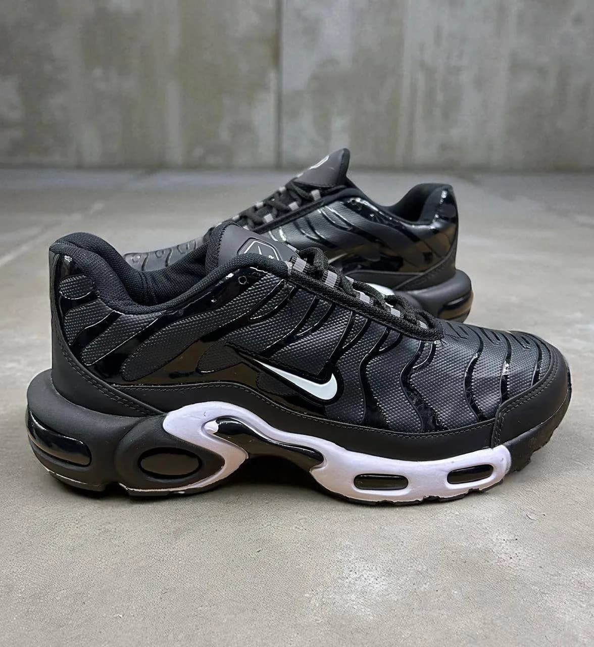 Nike TN preto, ângulo 1 de 2